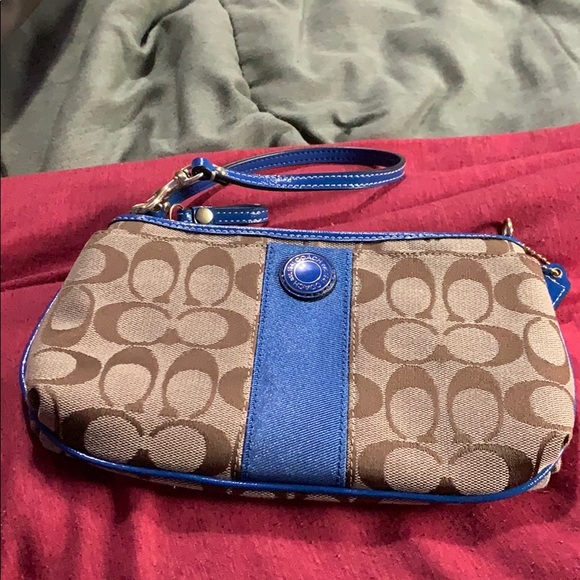 Coach wristlet used once still in good condition - Picture 2 of 5